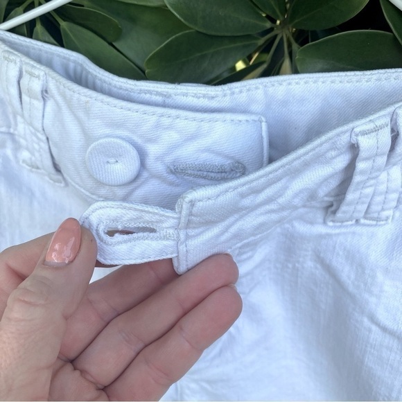 BANANA Republic Classic white cuffed shorts with pockets belt loops size 2 - Picture 3 of 8